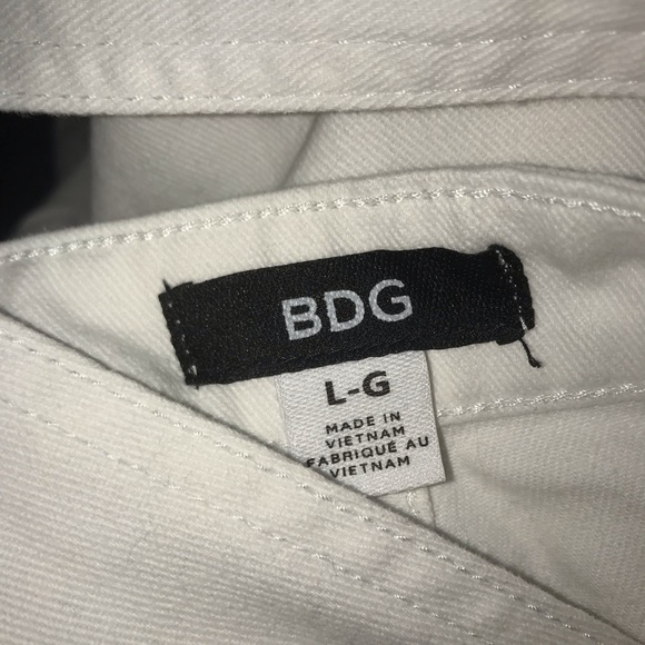 UO BDG Cali Frayed White Denim Shortall Overalls - Picture 7 of 8